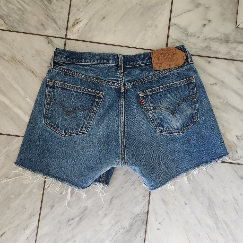 Vintage Levi 501 cut off jean shorts
